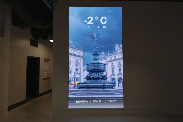 Audience-responsive creative technology operating in a public environment
